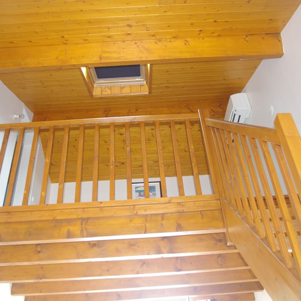 Mezzanine et accès pour la chambre à l'étage-presta