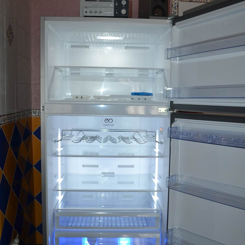 1.1.2. Rez-de-chaussée - la cuisine - le frigo-presta