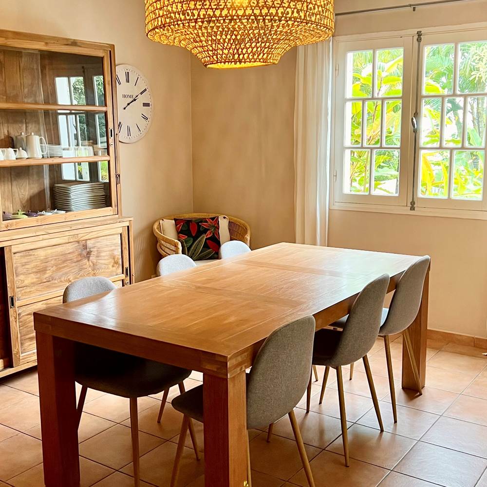 Salle à manger intérieure - La villa des cannes - Sainte Marie - île de la Réunion-presta