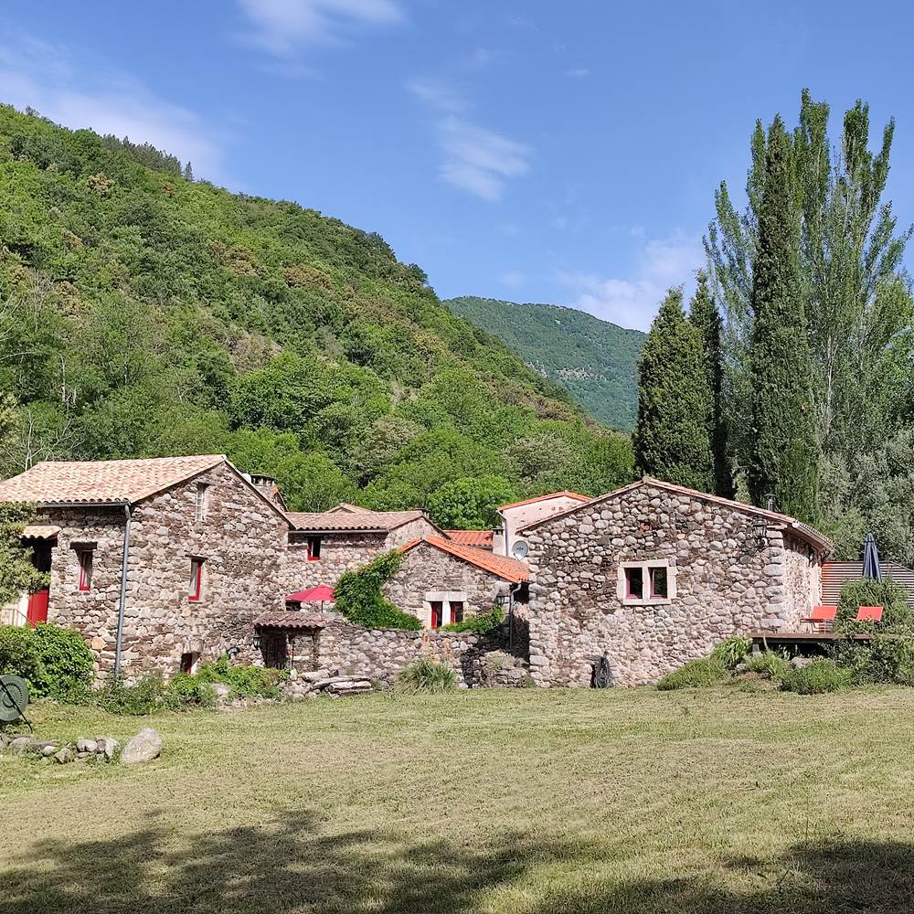 Vue du Mas de Ribard en Cevennes-presta