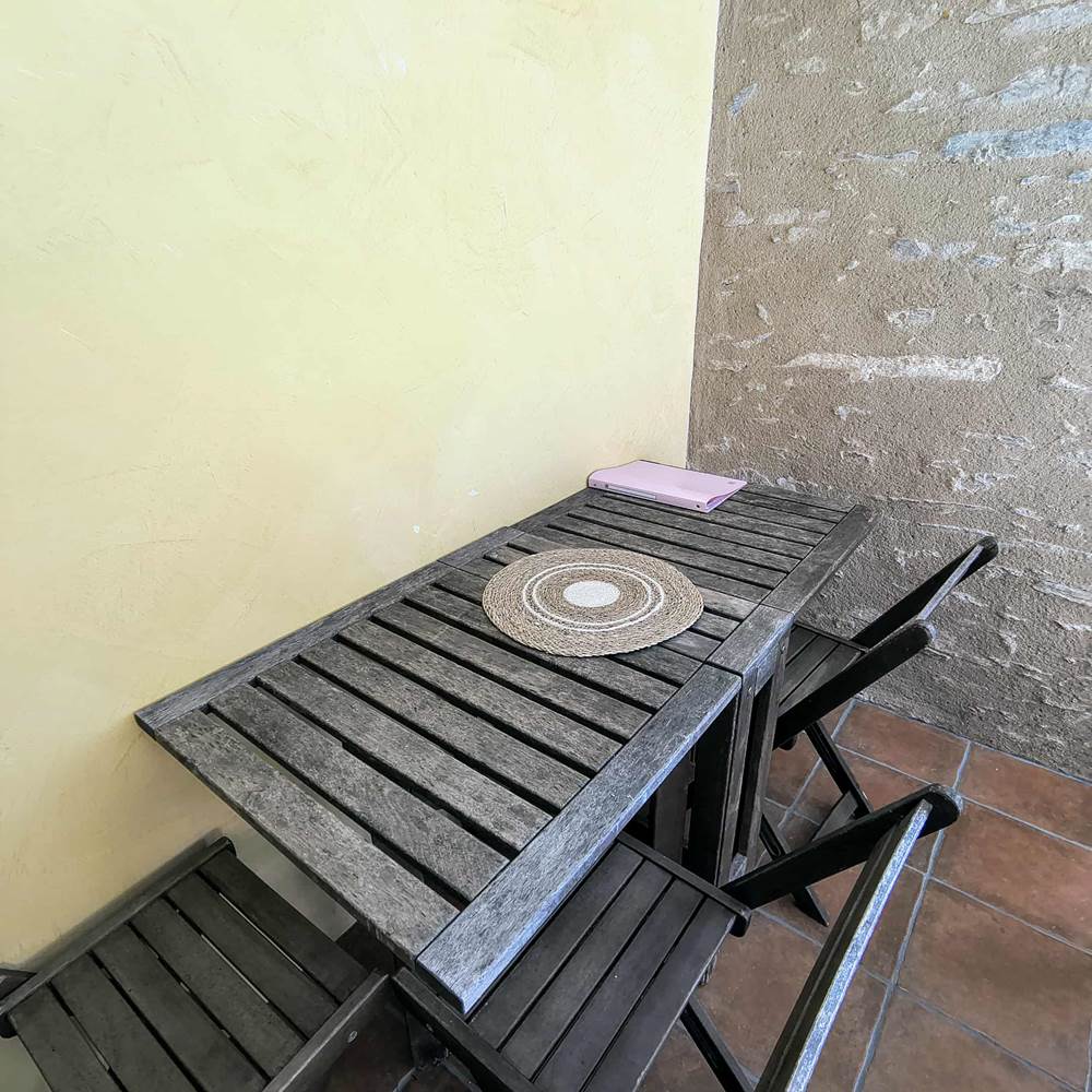 coin-repas-bois-chambre-solaire-saisonnee-centres-aveyron-presta