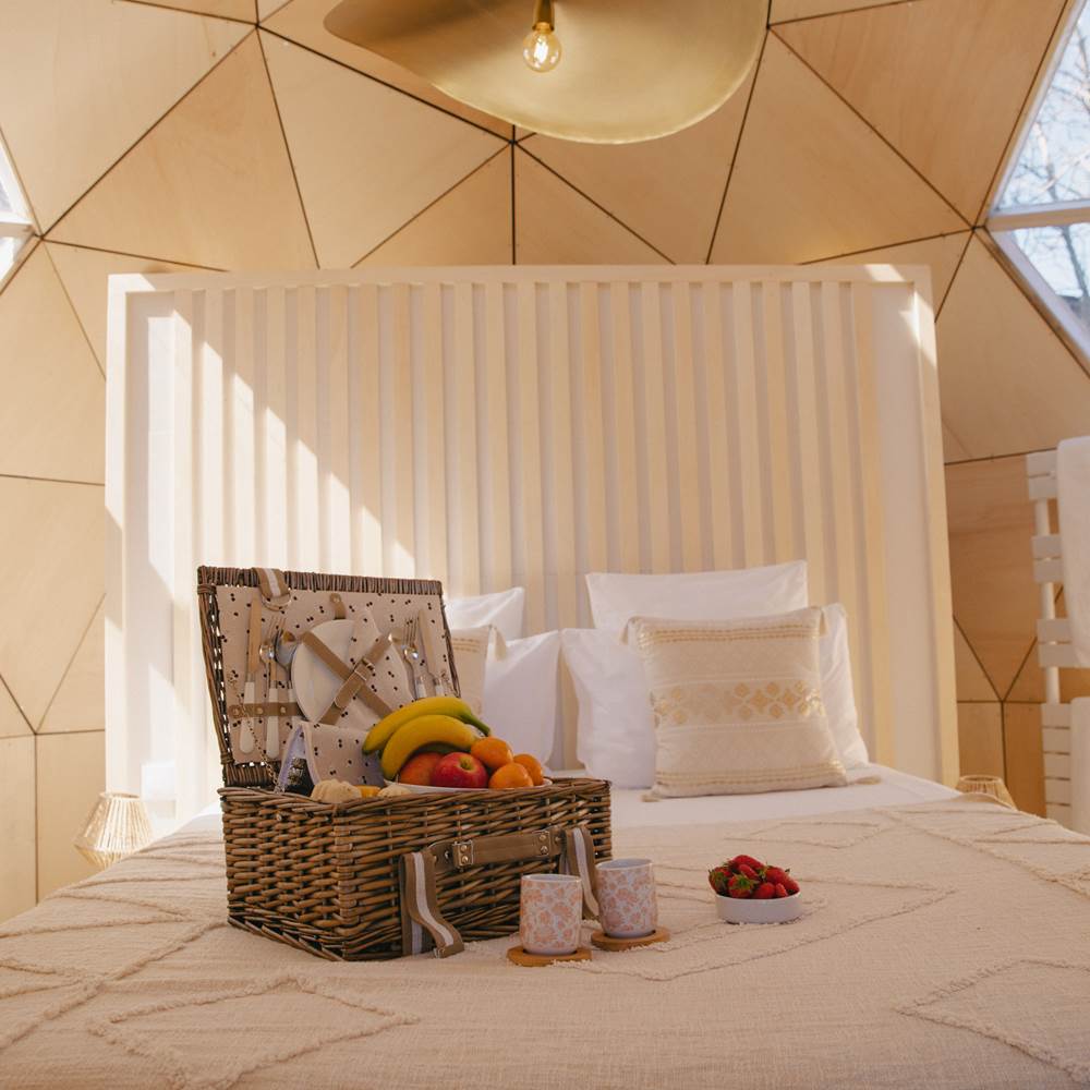 coeur-cristal-vue-exterieure-ecolodge-insolite-sejour-romantique-couple-magalas-herault.jpg-presta