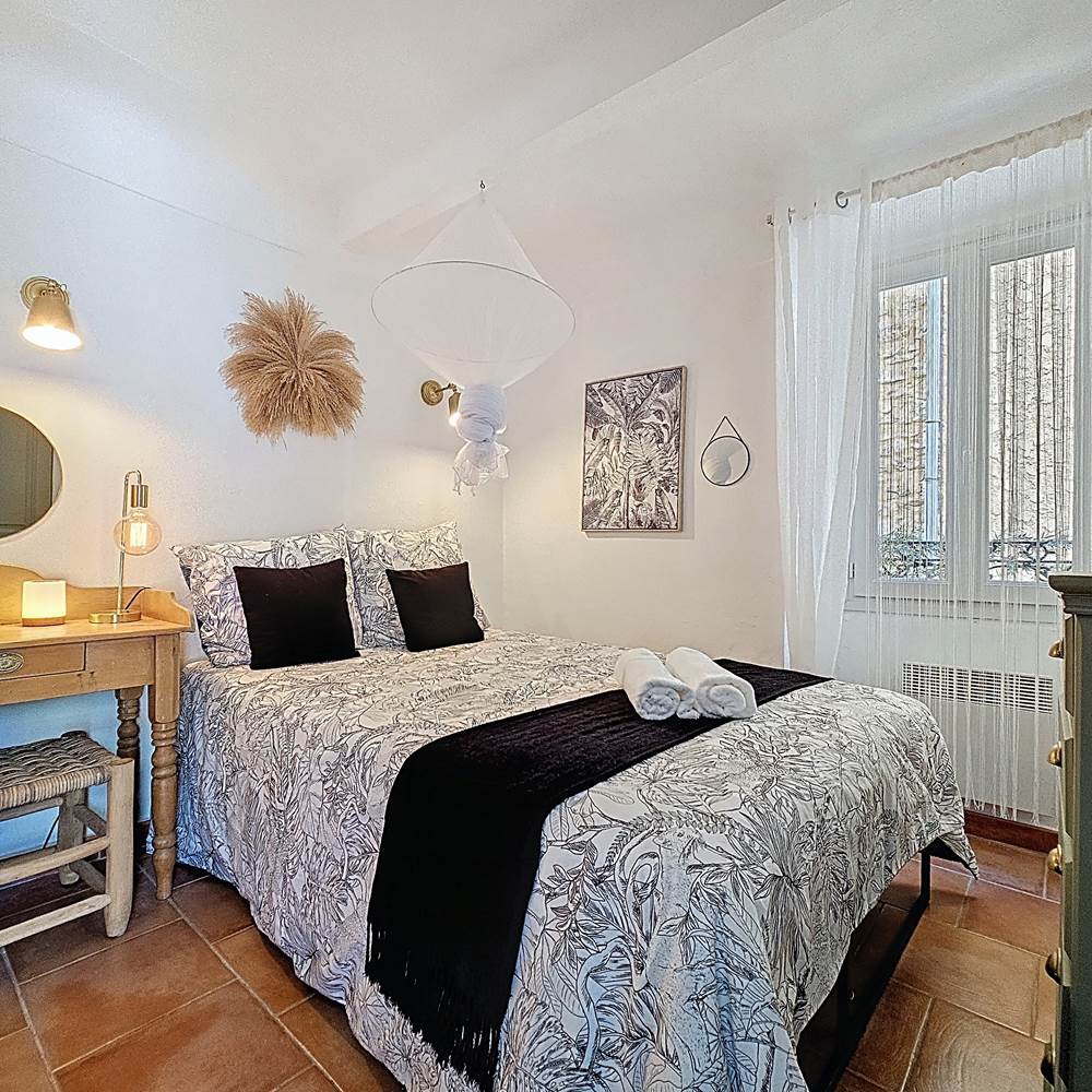 Esprit jungle raffiné au couleurs chaudes et aux matières naturelles créant une ambiance fraîche, exotique et inspirante.-presta