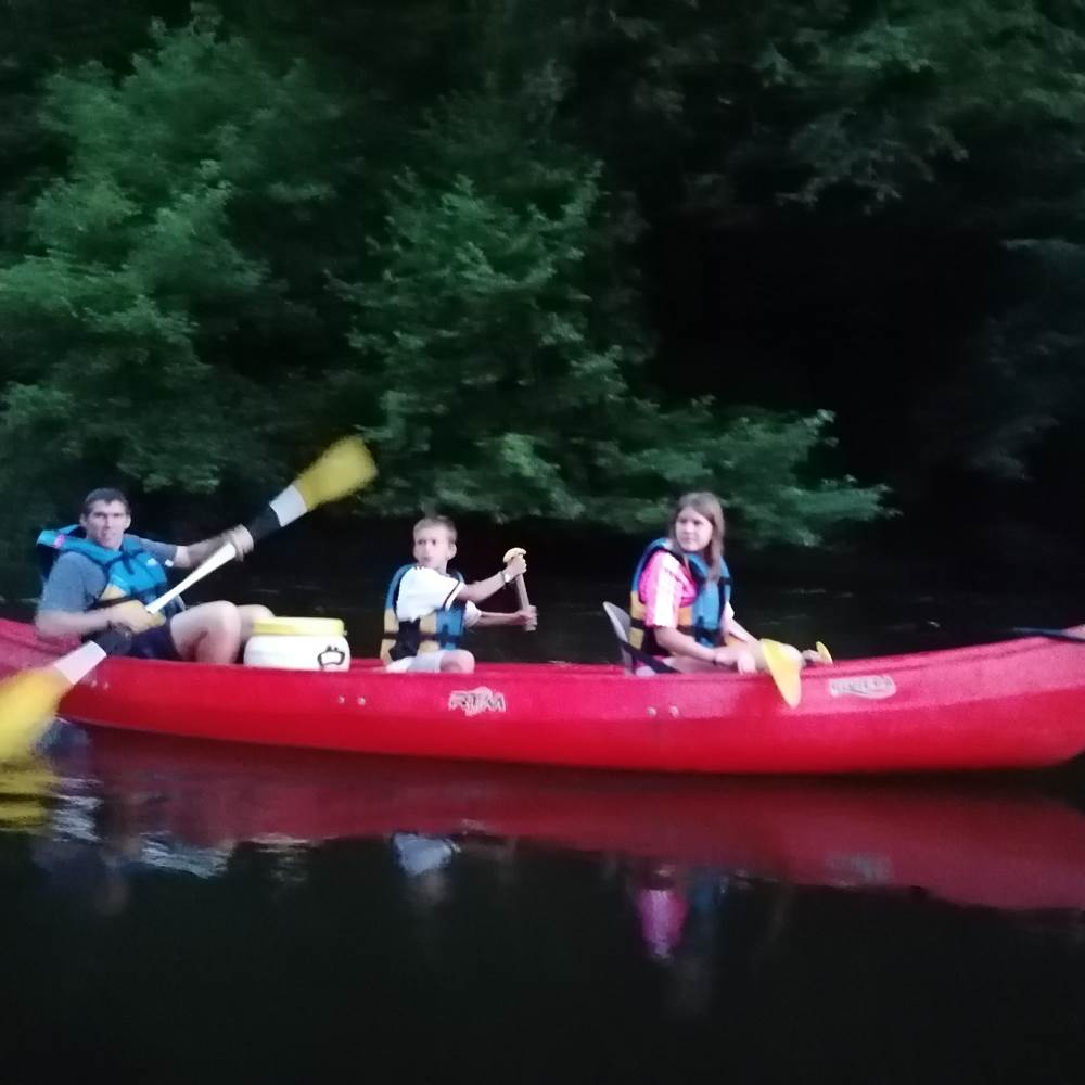 #abrisousroche #canoemoustier #canoetursac #lascauxcanoe #canoefamille #canoeconfort #canoeavecdossier-presta