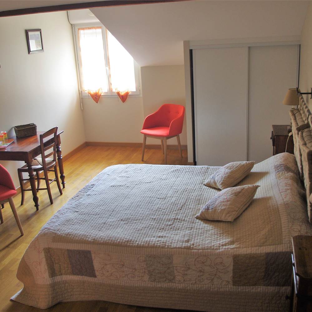 Avec table / bureau-presta