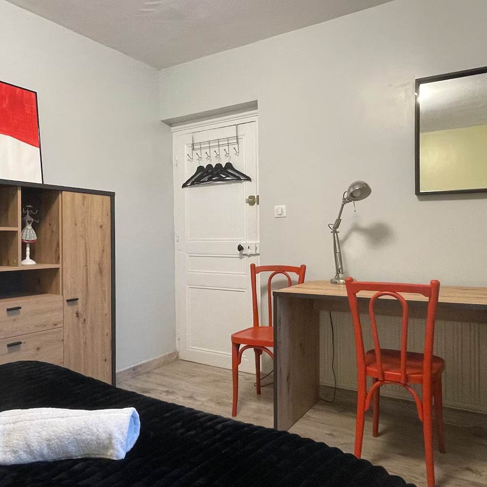 2ème étage : chambre 4, bureau