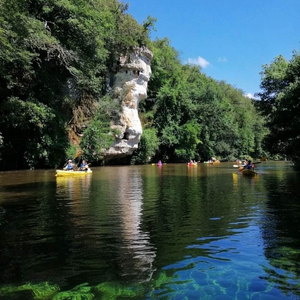 #lascauxcanoe #vezereperigord #canoesaintleonsurvezere #evg #canoedordogne #detente #saintleonsurvezere-presta