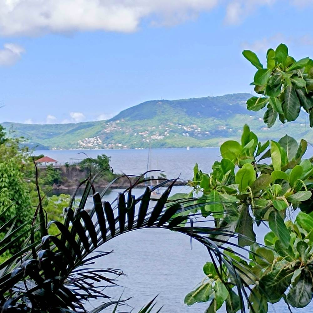 Vue des Trois Ilets de puis le rooftop (espace commun)