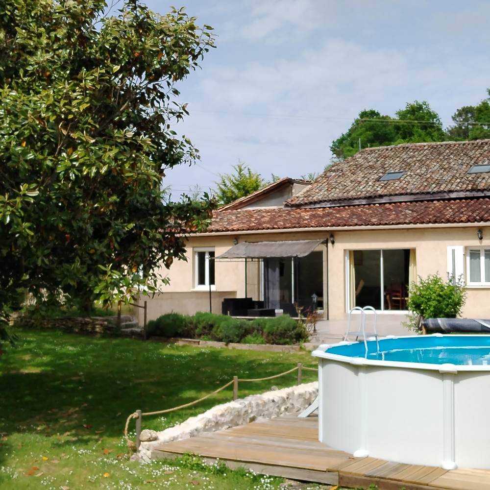 Gîte Bel , piscine-special-offers