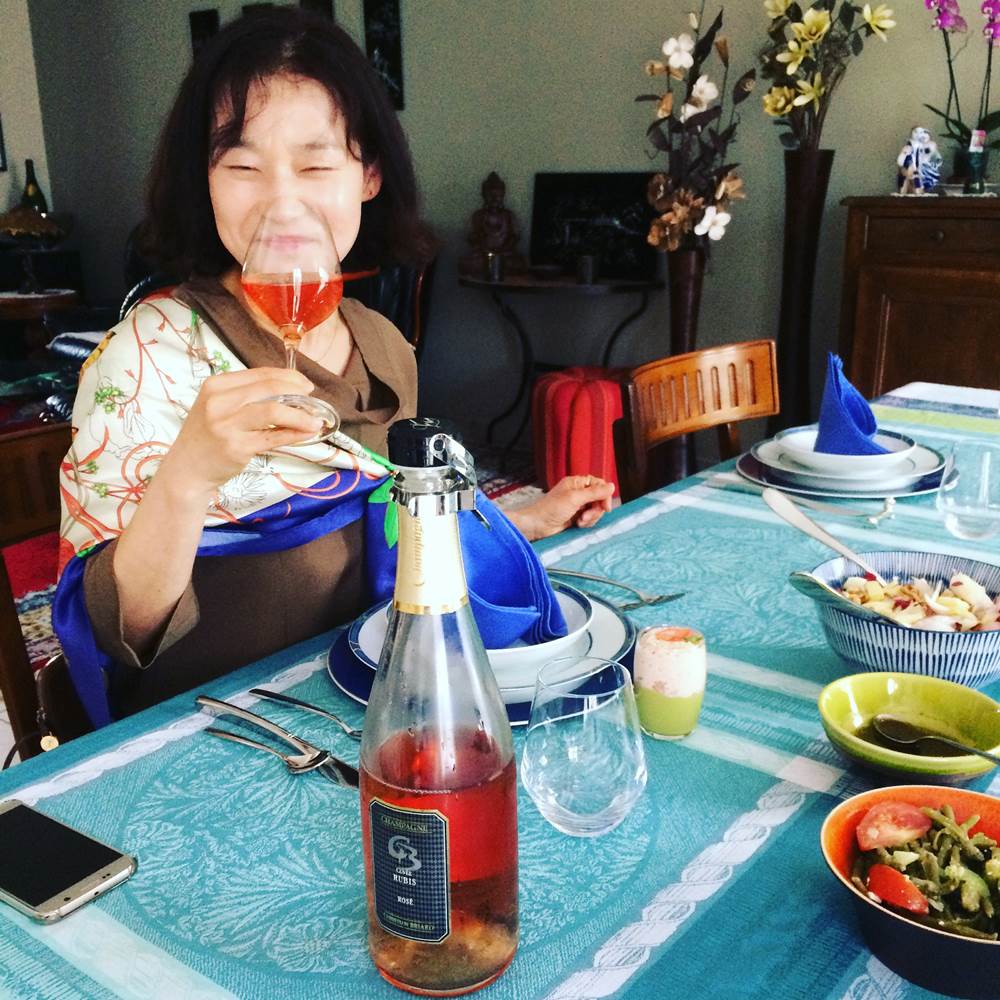 Espace restauration dans la véranda chez Les Suites Champenoises-gallery