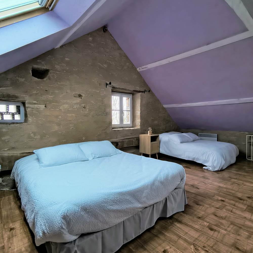 chambre-spacieuse-lits-queen-gite-panoramique-saisonnee-centres-aveyron.jpg-presta