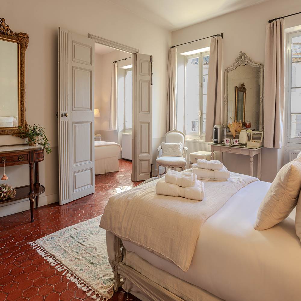 Suite Violette familiale vue chambre-gallery