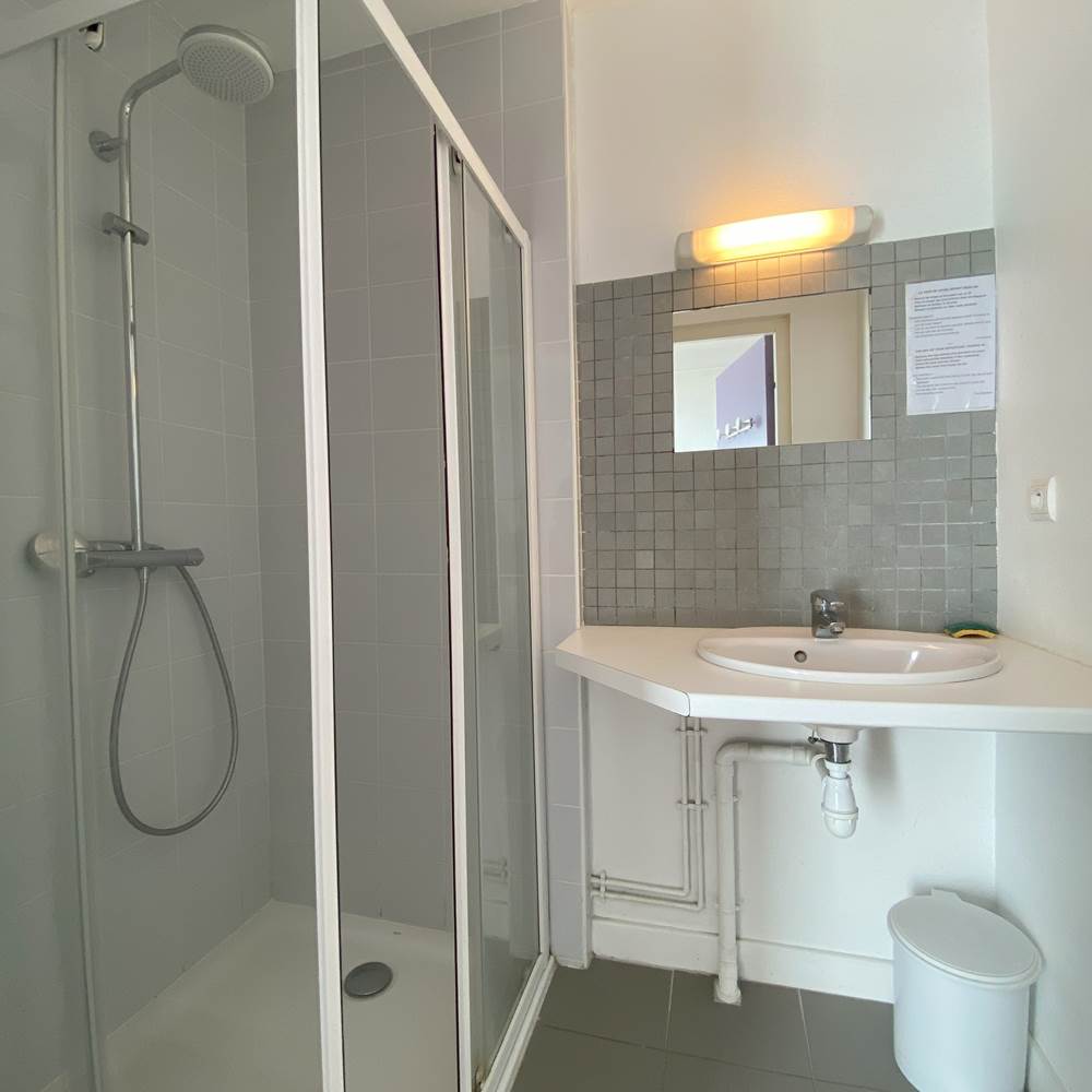 Chambre 4pers 22 Maison du Randonneur AuxR_M_la_rando salle de bain