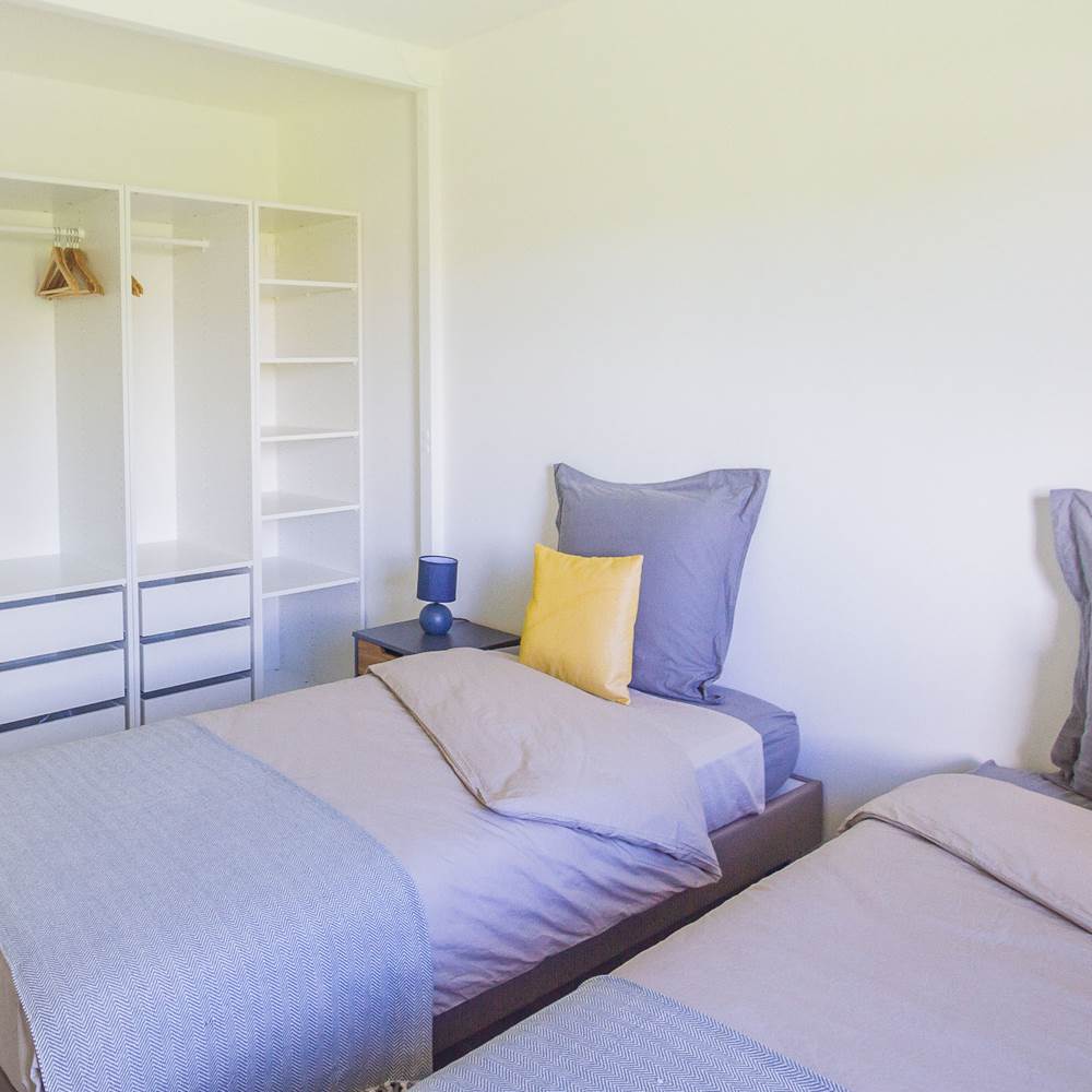 chambre climatisée deux lits simple