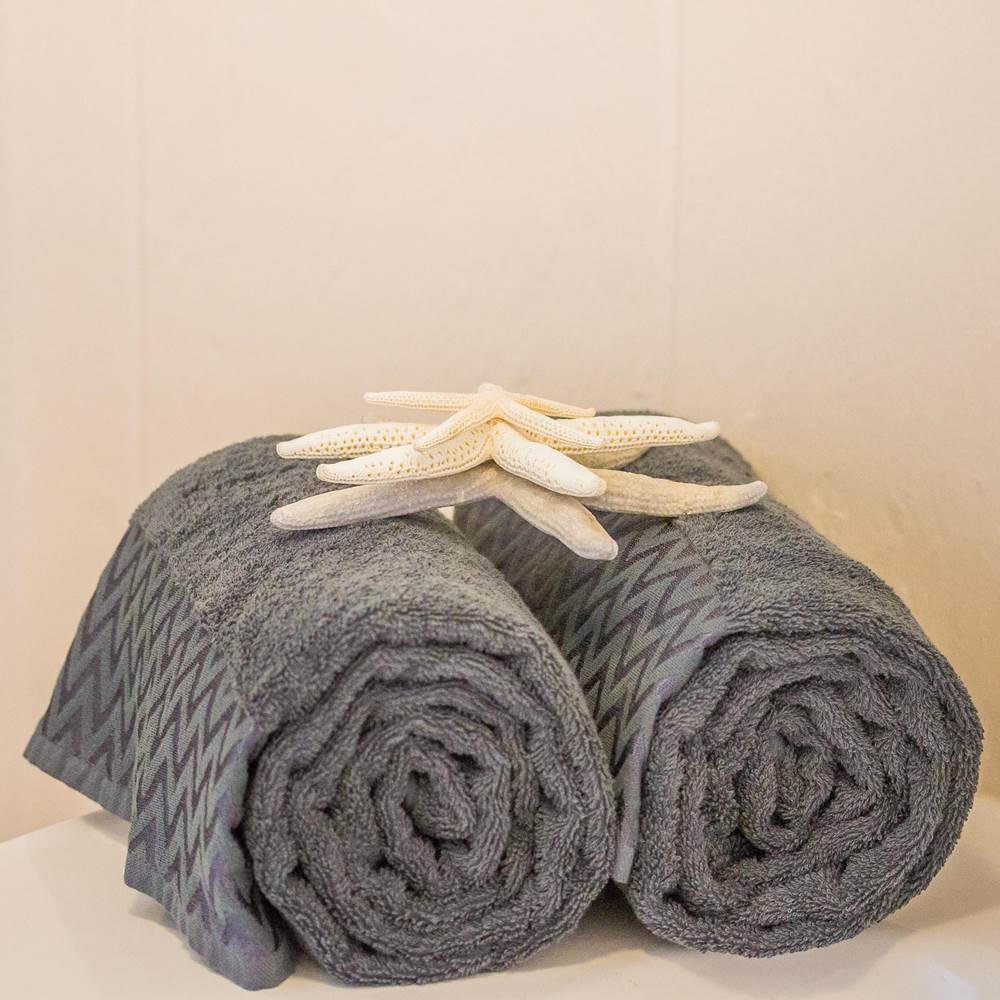 Draps, essuie de bains et plage fournis