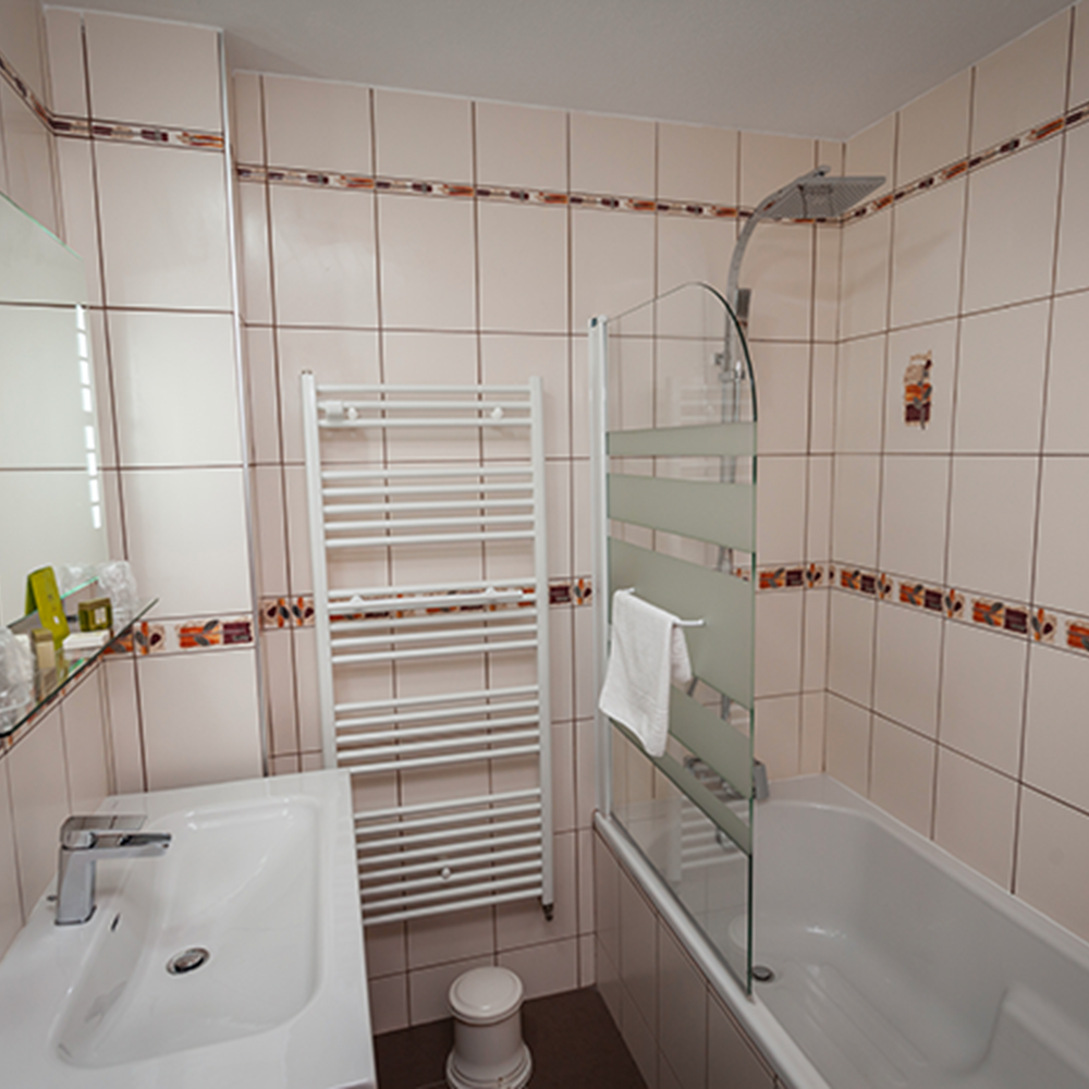 Hostellerie du grand duc salle de bain-gallery