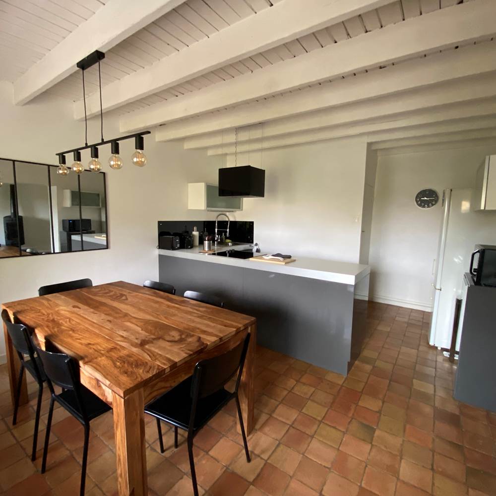 cuisine-equipee-location-maison-vacances-charly-proche-lyon