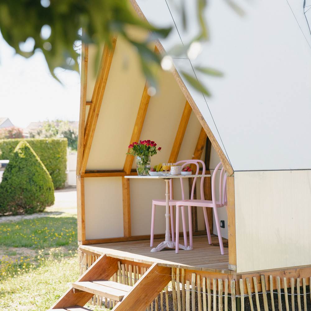 coeur-cristal-vue-exterieure-ecolodge-insolite-sejour-romantique-couple-magalas-herault.jpg-presta