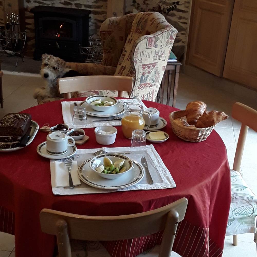 PETIT DEJEUNER PRES DU FEU-presta