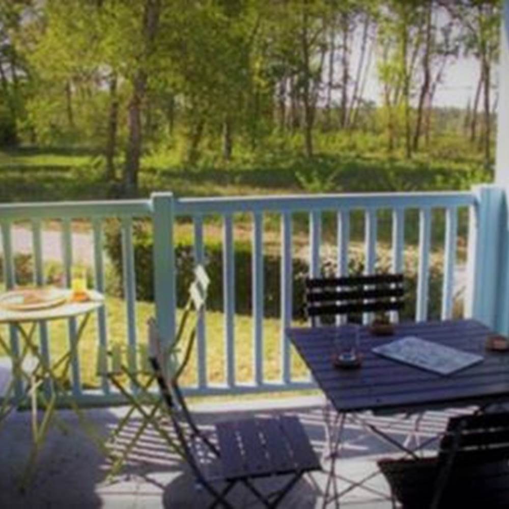 Terrasse pour les chambres d'hôtes et l'appartement-presta