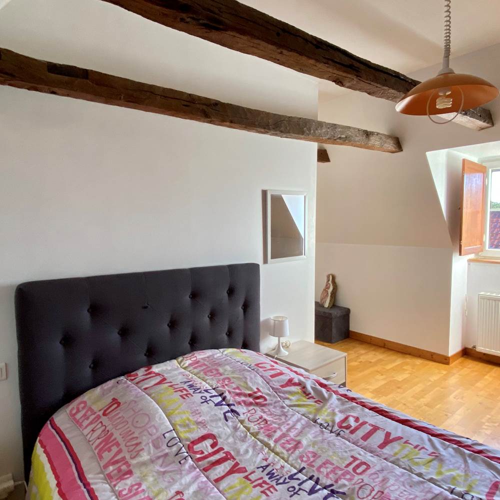 Chambre avec lit bébé