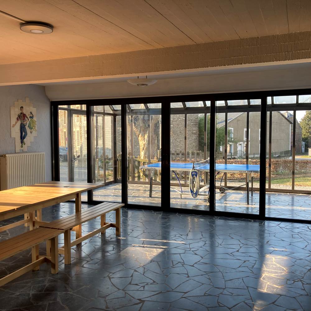 1.2. Rez-de-chaussée - une des 2 tables à manger-presta