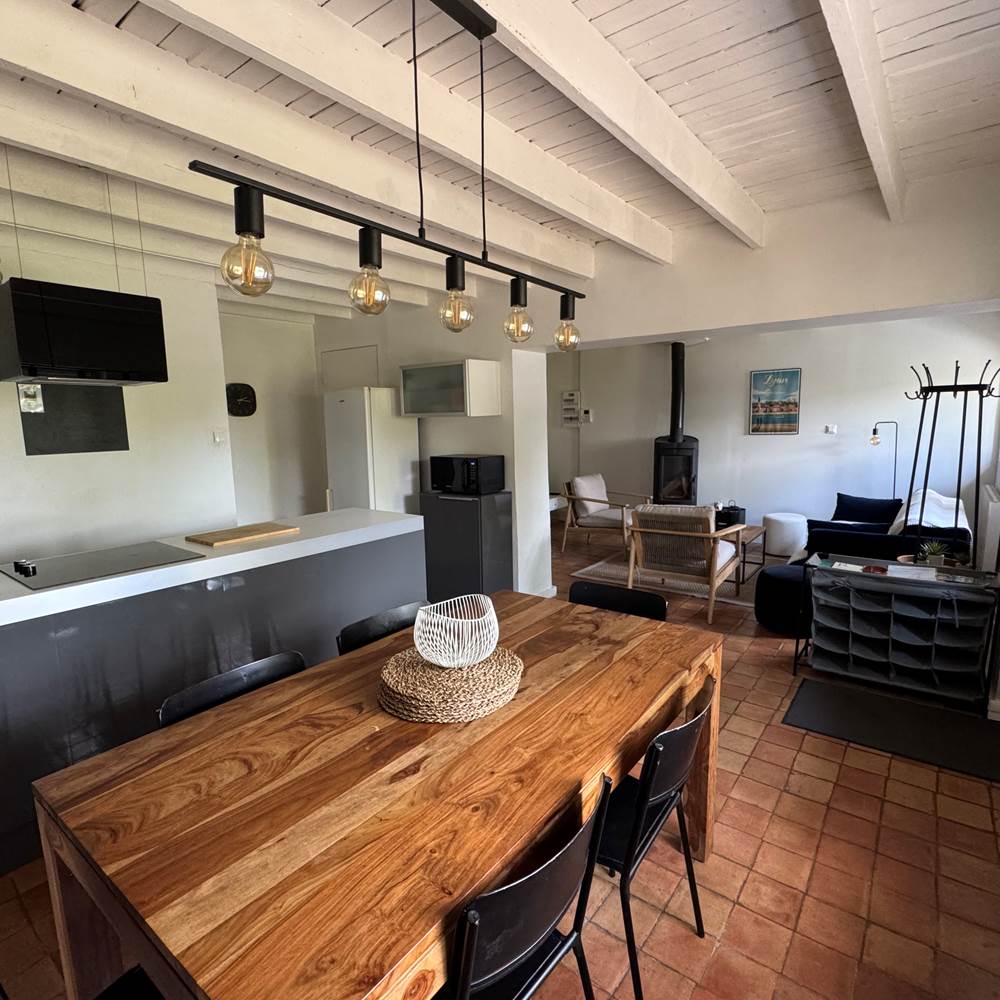 cuisine-equipee-location-maison-vacances-charly-proche-lyon