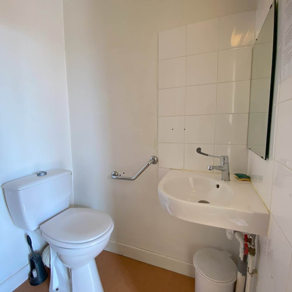Chambre 3pers 12 Maison du Randonneur AuxR_M_la_rando toilettes