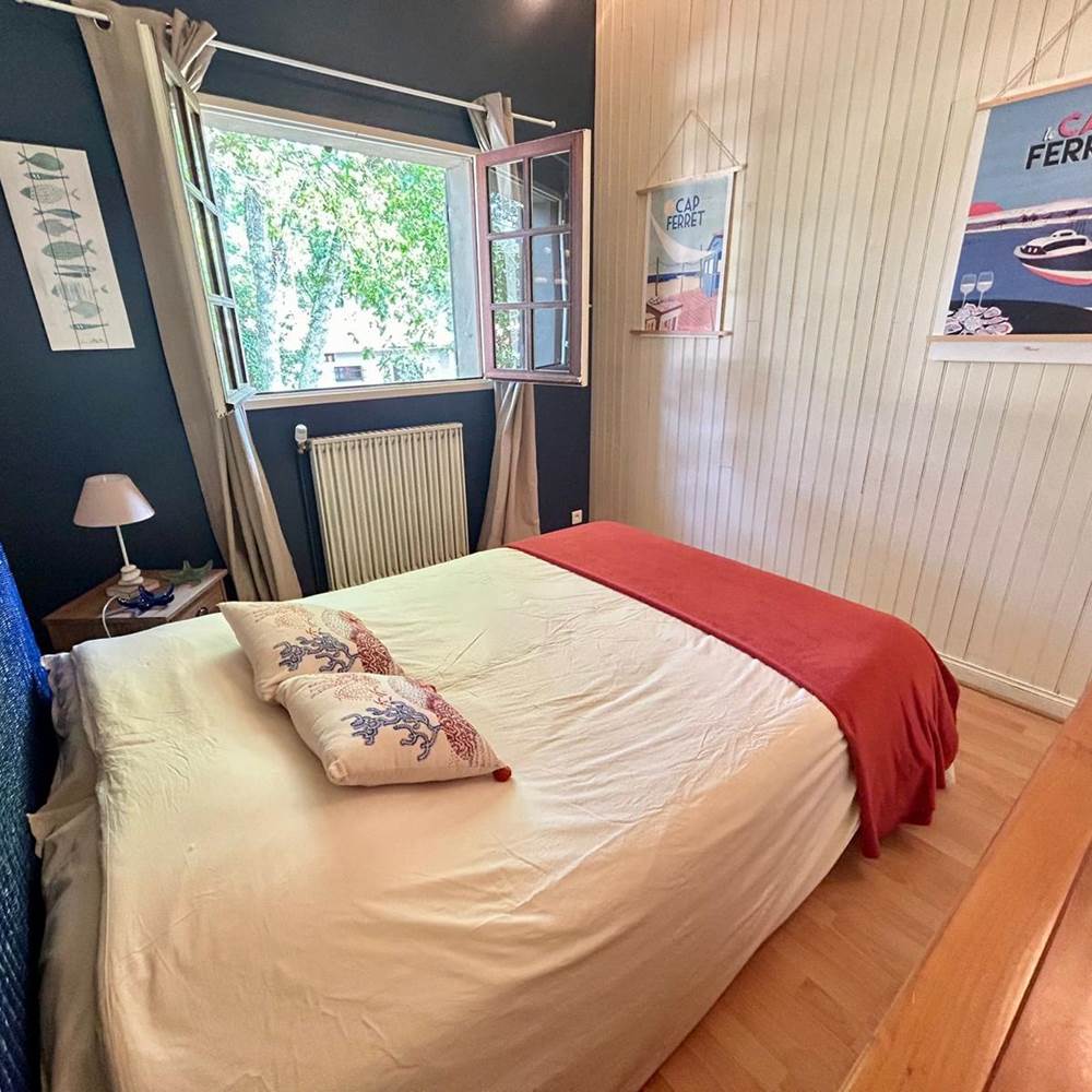 chambre-avec-terrasse-vue-jardin-villa-cap-ferret-location.jpg-gallery