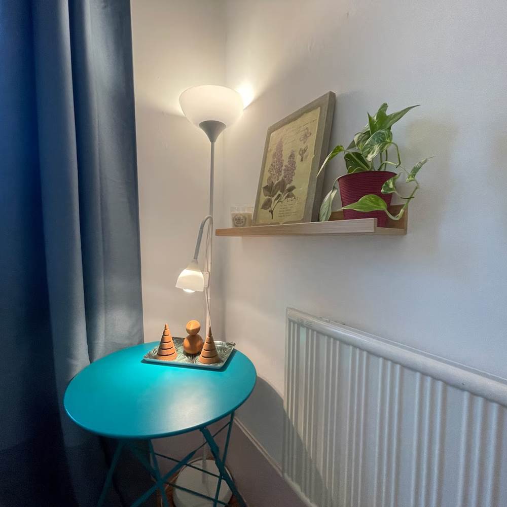 1er étage, chambre 1, petite table ronde