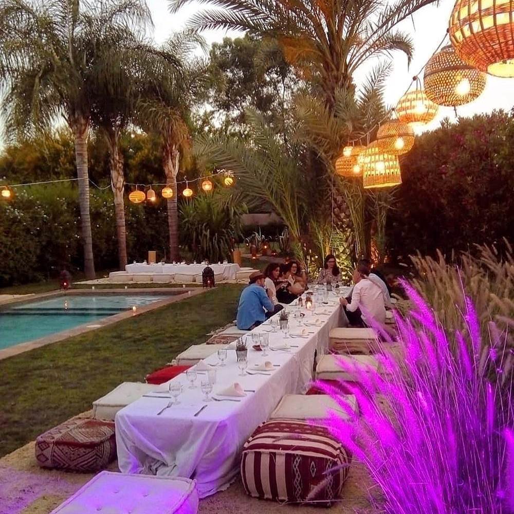DINER AU BORD DE LA PISCINE-presta