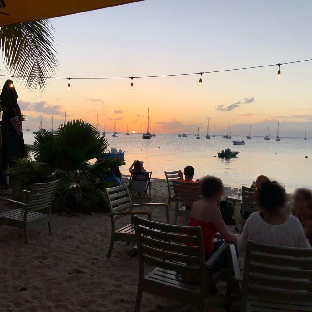 Couché de soleil bar à Saint Louis à 1.5 Km de  MounKaPoussé-presta