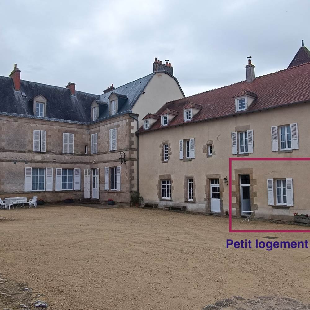 Cha^teau cour d'honneur