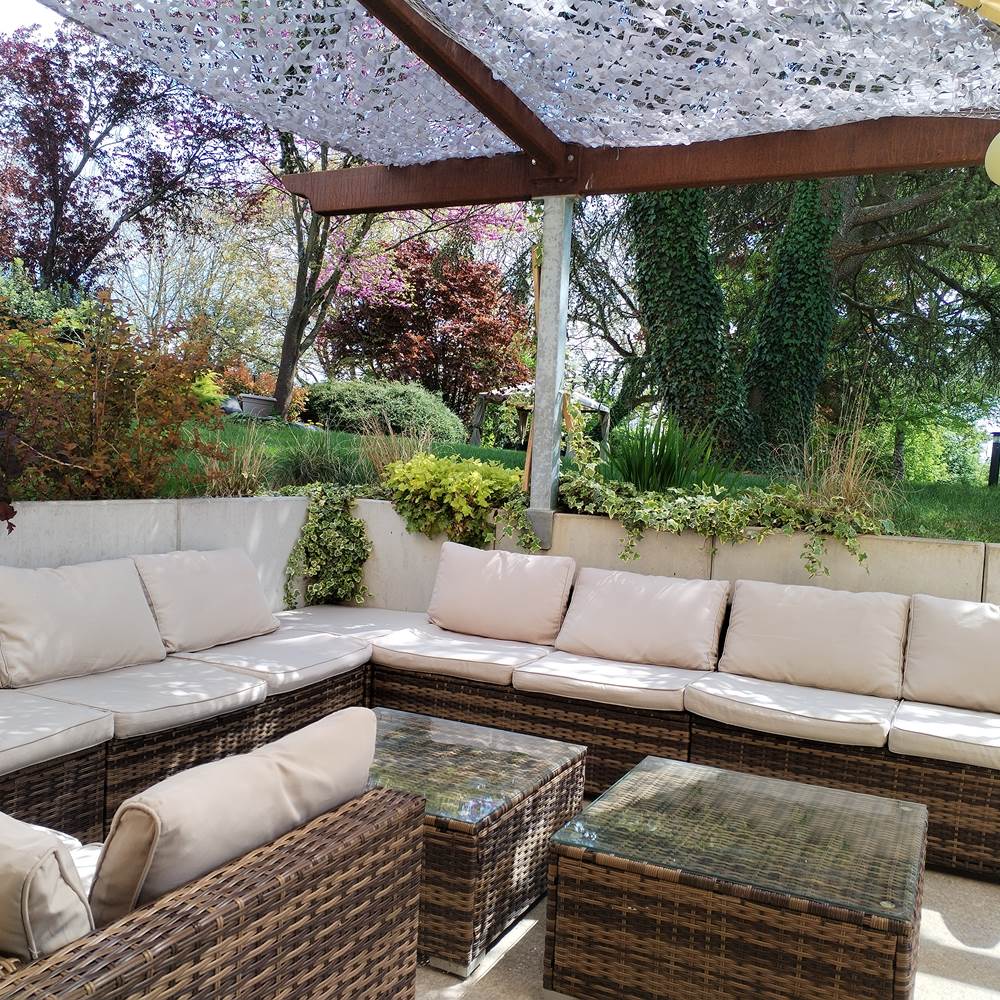 Salon extérieur donnant sur le jardin-presta