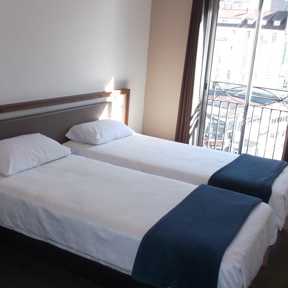 vue de la chambre avec la nouvelle literie-presta