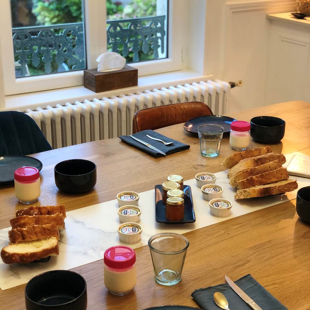 petit dejeuner-produits locaux-pain maison-gallery