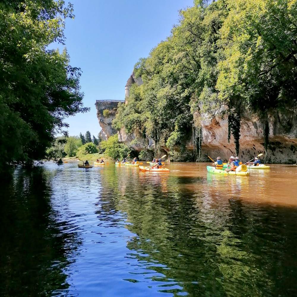 #lascauxcanoe #vezereperigord #canoesaintleonsurvezere #evg #canoedordogne #detente #saintleonsurvezere-presta