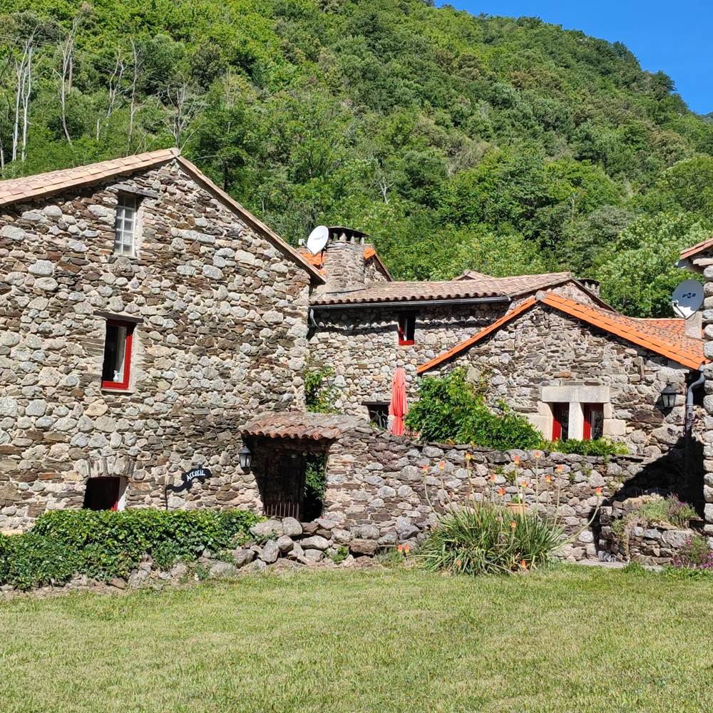 Vue d ensemble du Mas de Ribard-presta