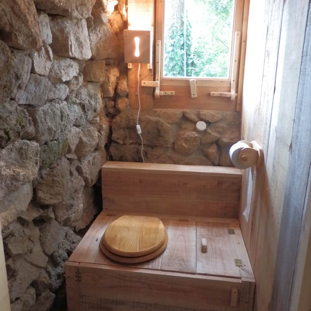 cabane ecolodge - toilettes sèches-presta