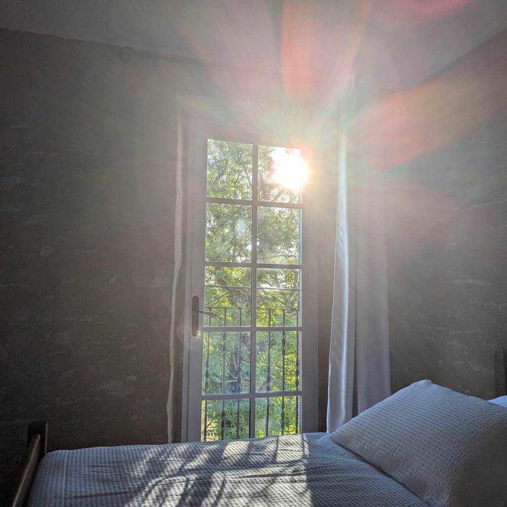 chambre-solaire-saisonnee-soleil-matin-detente-nature-vacances-centres-aveyron.jpg-presta