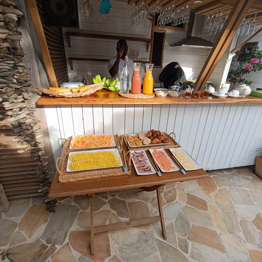 Petit-déjeuner disponible sur demande