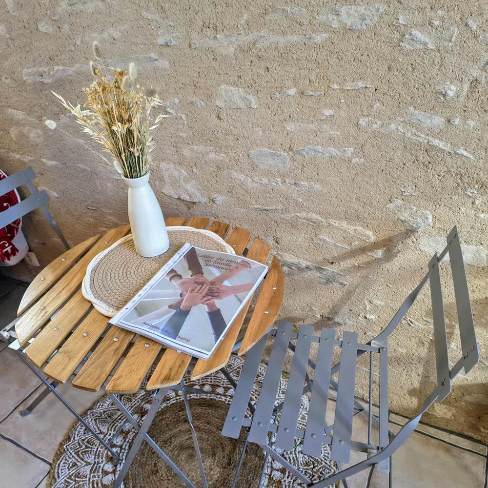 coin-detente-table-ronde-chambre-champetre-centres-aveyron-presta