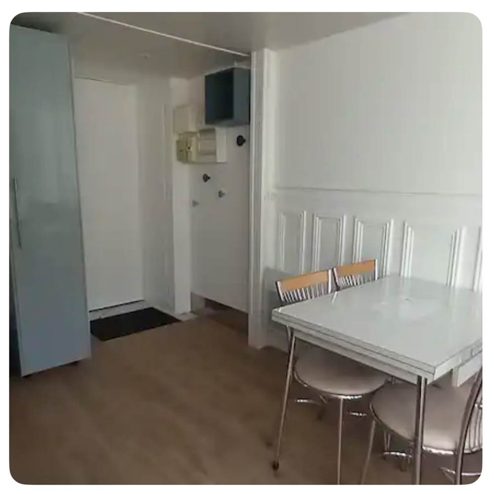 Espace repas SK-PADE – Table conviviale pour repas en famille ou entre amis, ambiance chaleureuse et vue montagne.-gallery