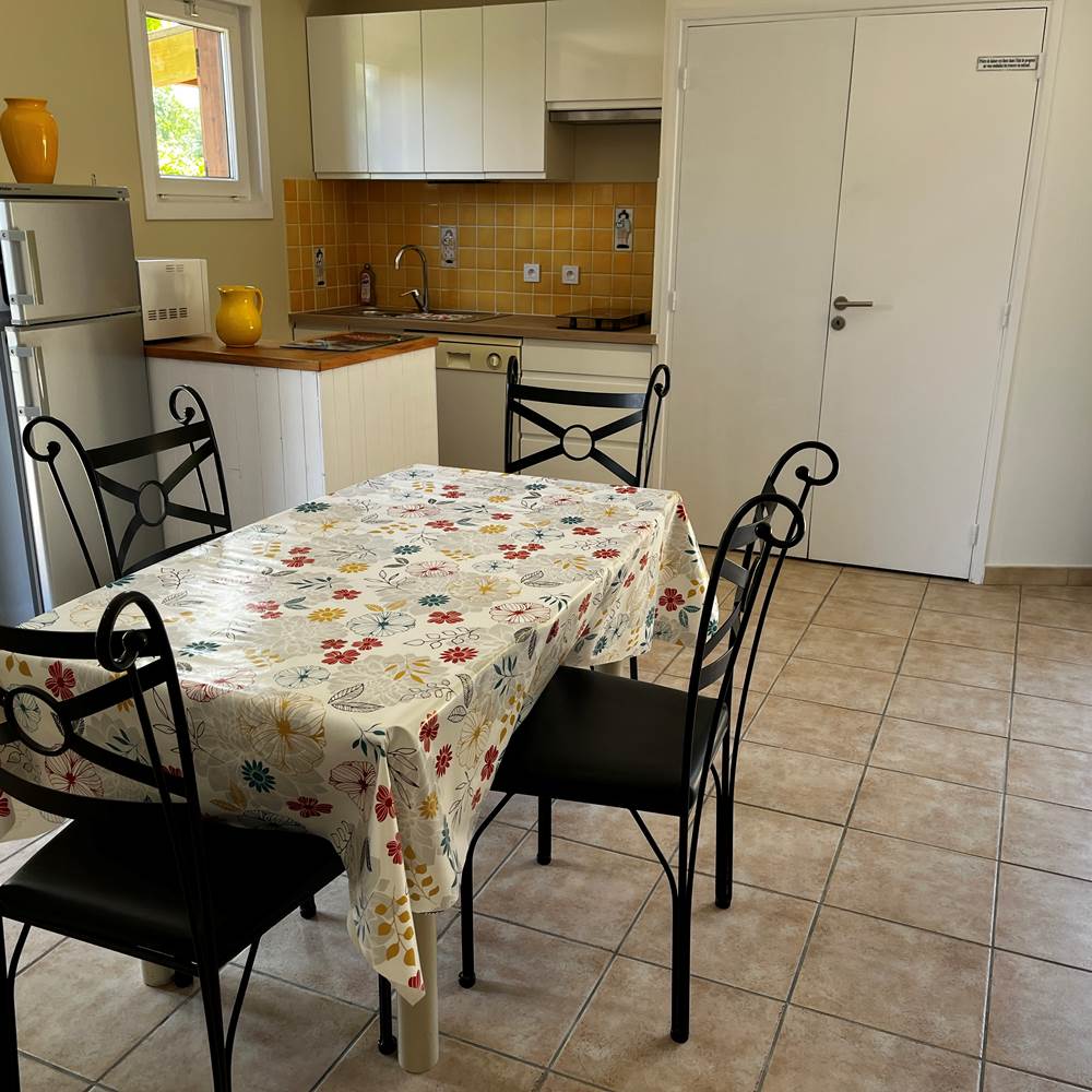 Espace repas, gîte en Dordogne-presta