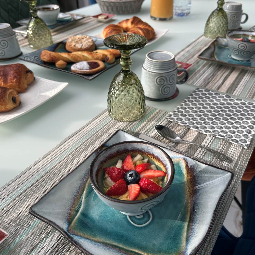 Petit déjeuner continental chez Les Suites Champenoises-gallery