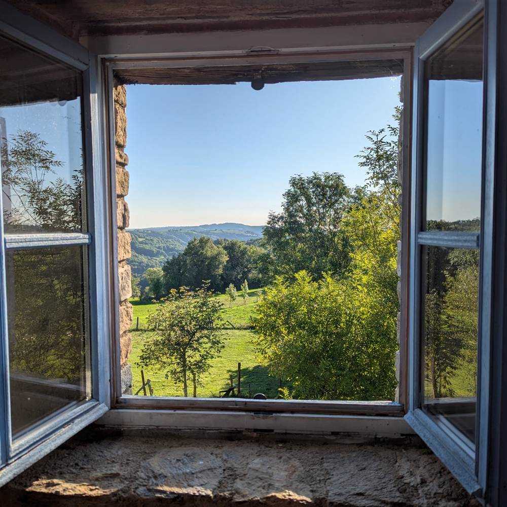 vue-fenetre-saisonnee-gite-panoramique-campagne-aveyron-centres.jpg-presta