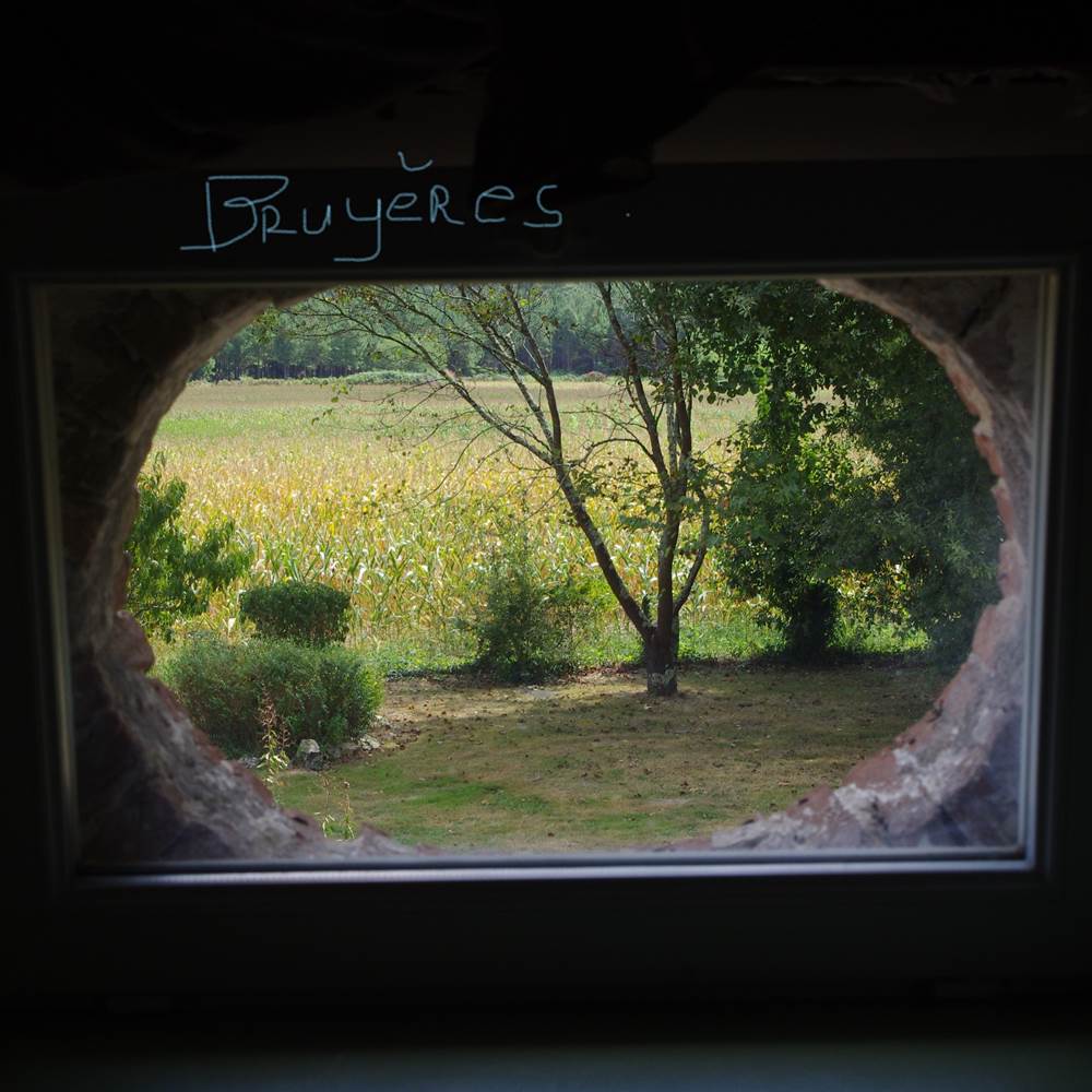 Vue sur les Pyrénées et la campagne de la 1ère chambre-presta