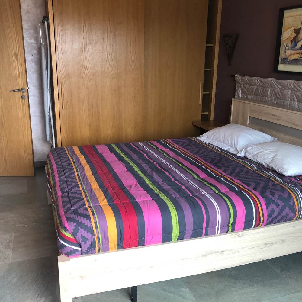 Chambre 1 Lit King Size et grand placard avec coffre fort