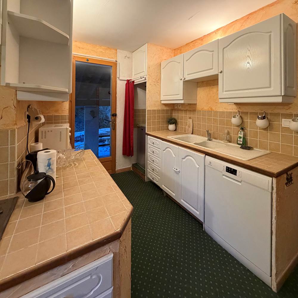 cuisine équipée donnant sur la terrasse