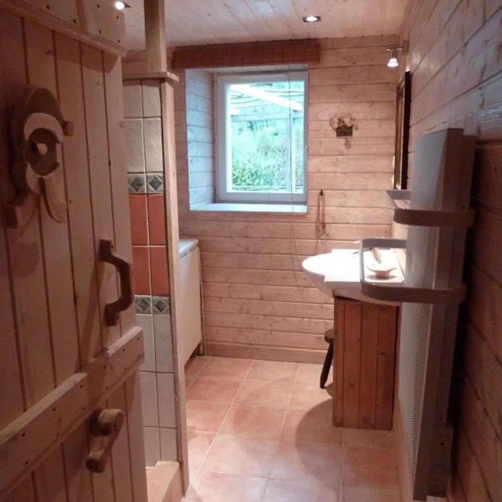 Les Eduens - salle de bains-presta